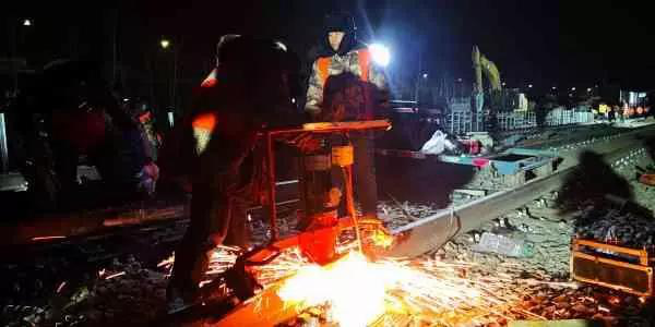 今日头条、北京日报：13号线清河站拨线工程倒计时，京城地铁首  次铺上树脂轨枕