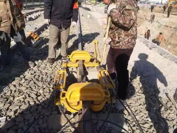 今日头条、北京日报：13号线清河站拨线工程倒计时，京城地铁首  次铺上树脂轨枕